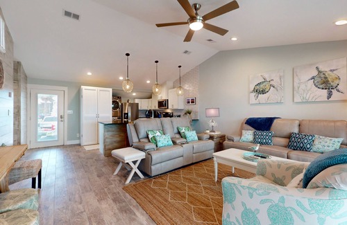 Key Allegro Condo | Bayview condo with bayside deck, Wi-Fi, and outdoor pool