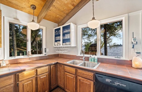 Park Point House | Bayview Cottage – Lakeside Getaway with Dock, Beach Access & Near Canal Park