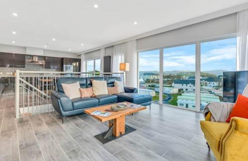 Downings House | BayView Lodge 4-Bedroom Villa