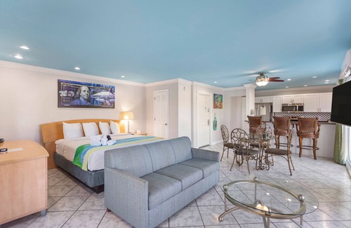 Belle Vista Hotel | Bayview Plaza Waterfront Resort