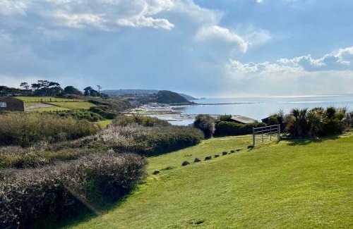 Freshwater House | BAYVIEW self-catering coastal bungalow in rural West Wight