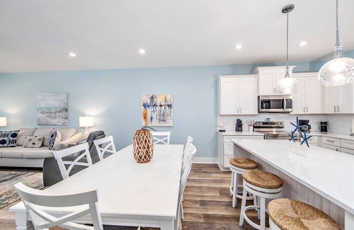 Grand Isle Condo | Baywinds Condo 8: Spacious 3BR waterfront retreat in Grand Isle, LA with boat access.