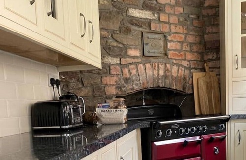 Pontsticill House | BBQ Hut | Log Burner | Valley Views