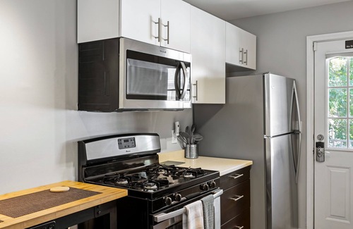Loring Heights Apartment | (BC1bG) Quiet Condo Perfect for Travel Nurses