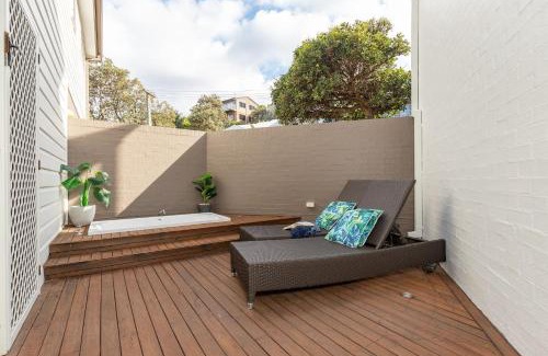 Blueys Beach House | Beach Bay Bee on Banksia