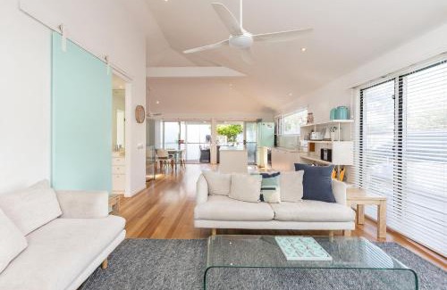 Blueys Beach House | Beach Bay Bee on Banksia