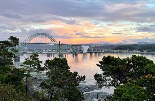 Newport House | Beach, Bayfront, Breweries. Picturesque Ocean View