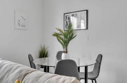 Ruskin Apartment | Beach Bliss Modern 3 Bed Oasis Mins from Shore