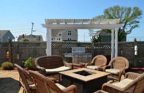 Falmouth Hotel | Beach Breeze Inn
