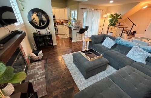 Downtown House | Beach Close Townhome