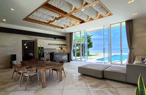 Ketewel Villa | Beach front 2 bedroom with cinema room & infinity pool Sahadewa