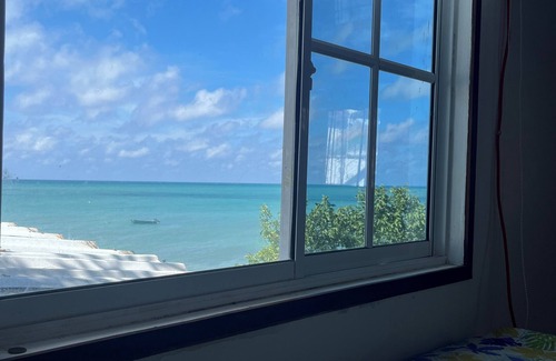 Bahia Suroeste House | Beach front bungalow with AC in Providencia