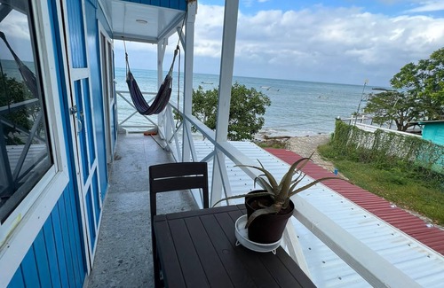Bahia Suroeste House | Beach front bungalow with AC in Providencia
