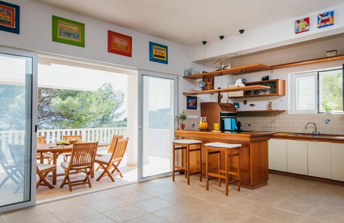 Cove Basina (Jelsa) House | Beach front home in Vrbanj