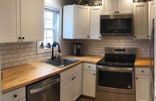 Atlantic Beach House | Beach Getaway in the HEART of Atlantic Beach- B