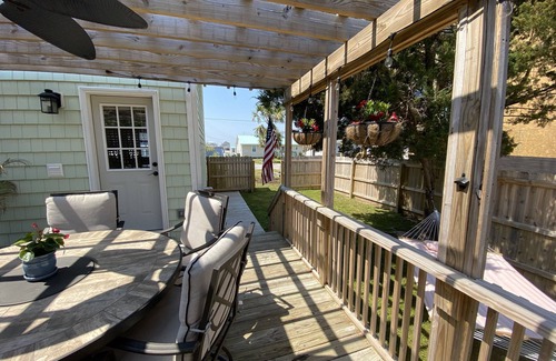 Atlantic Beach House | Beach Getaway in the HEART of Atlantic Beach- B