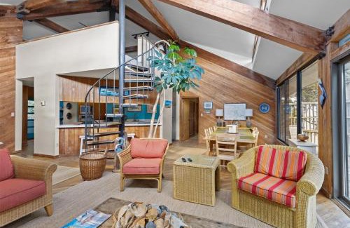 Pine Knoll Shores House | Beach Grove home