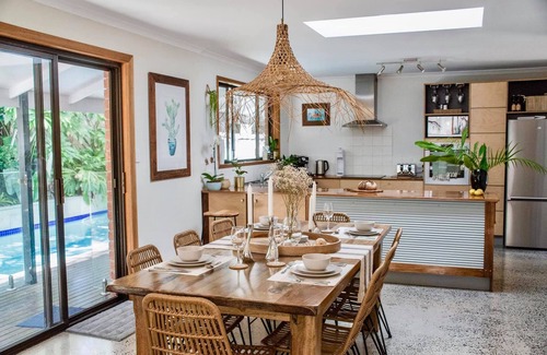 Byron Bay House | Beach Jungle: Pet-Friendly Guesthouse, Hot Tub, Pool & Fire