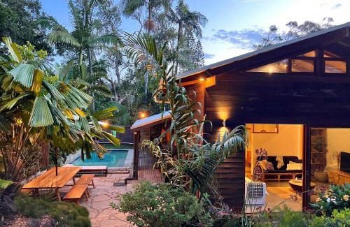 Byron Bay House | Beach Jungle - Pet-Friendly Hot Tub, Firepit & Pool in Beachside Hideaway