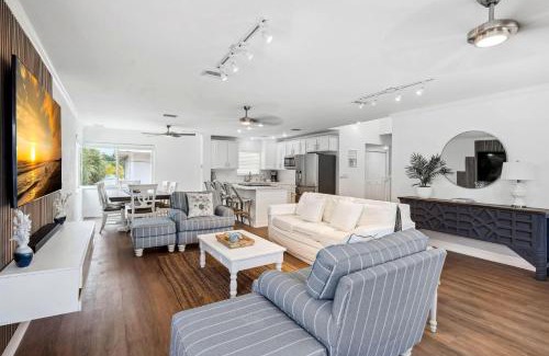 Sunset Beach House | Beach Livin 3 - 3 Bedroom Upstairs