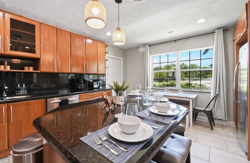 Island Estates House | ★Beach Oasis | Tiki Cabana | Heated Pool | Cozy