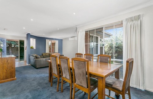 McCrae House | Beach on McCrae - footsteps to beach, linen included