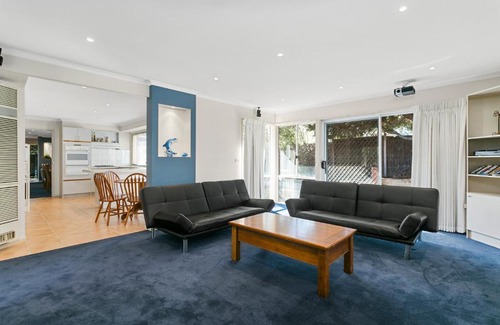McCrae House | Beach on McCrae - footsteps to beach, linen included