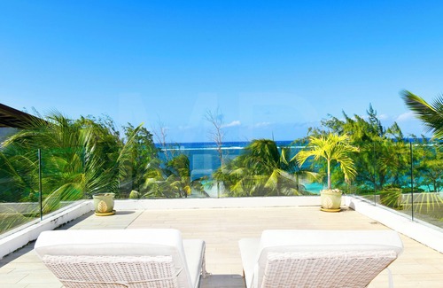 Belle Mare Apartment | Beach Penthouse Belmare Pied Dans L'eau