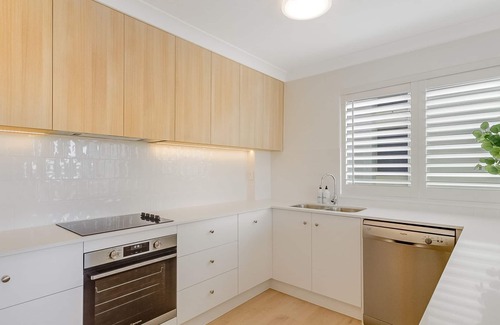 Bilinga Apartment | Beach Pines 5 - Fully Renovated North Kirra Beachfront - Min. 3 Night Stays