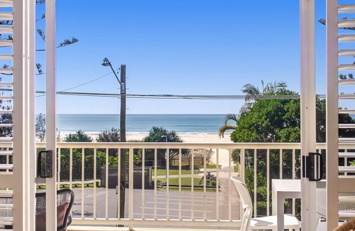 Bilinga Apartment | Beach Pines 5 - Fully Renovated North Kirra Beachfront - Min. 3 Night Stays
