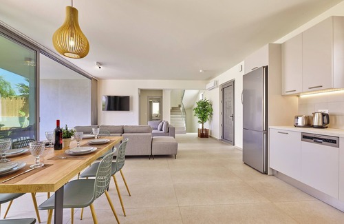 Maleme Villa | Beach Sand Villas - Beachfront Rooftop Pool