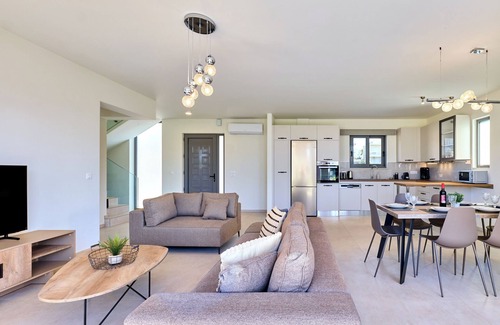 Maleme Villa | Beach Sand Villas - Beachfront Rooftop Pool