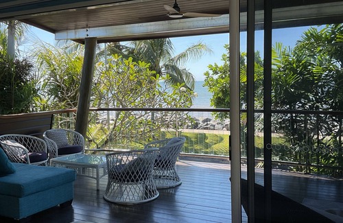 Machans Beach House | Beach vibes 2-bedroom house with gorgeous sea views in Machans Beach