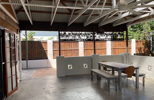 Machans Beach House | Beach vibes 2-bedroom house with gorgeous sea views in Machans Beach