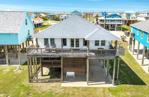 San Luis House | Beach & Water Views on 3 Sides Screened Porch
