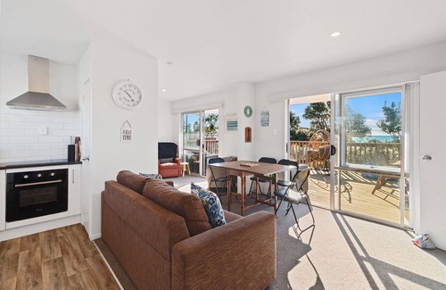 Waihi Beach House | Beachcomber's Paradise – Waihi Beach Holiday Home