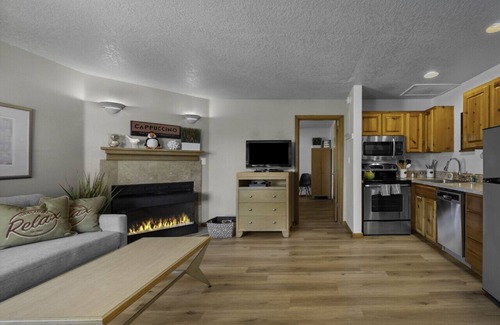 Downtown Cannon Beach Cottage | Beaches Inn Fourplex Group Getaway: Walk to Beach| Dog-Friendly