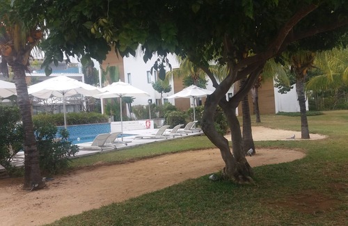 Cascavelle Apartment | Beachfront 2-Br Apartment with Pool, balcony, free Wi-Fi