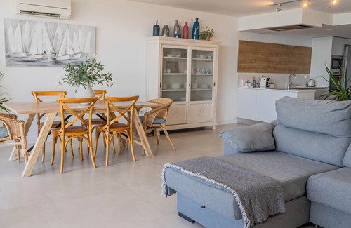 Raval Roig House | Beachfront Apartment in the City "The Window"