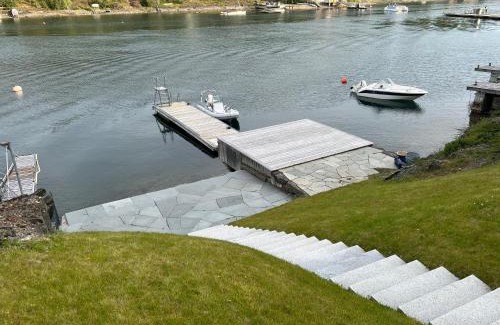 Nesøya Apartment | Beachfront apartment with private swimming dock