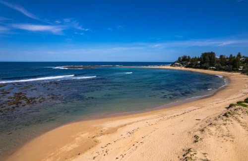 Blue Bay Apartment | Beachfront Bliss for Two l Nova Escapes