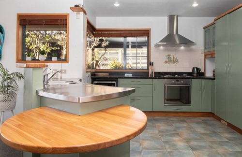 Bell Block House | BEACHFRONT BLISS ON WANAKA TERRACE SUPPORT LOCAL