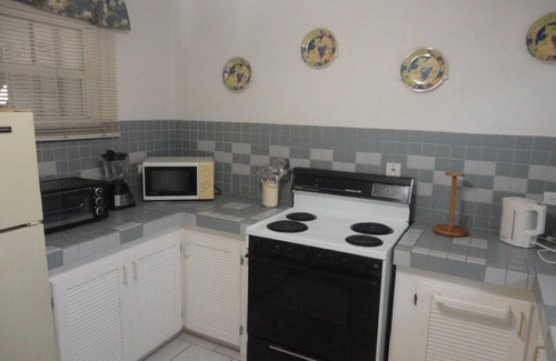 Weston Apartment | Beachfront-Chandler'sCoast-10mins to Holetown-2 BR apartment-private gated villa