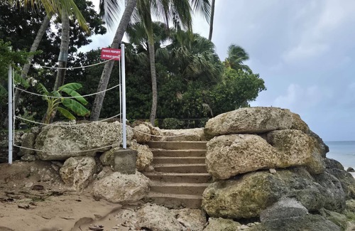 Weston Apartment | Beachfront-Chandler'sCoast-10mins to Holetown-2 BR apartment-private gated villa