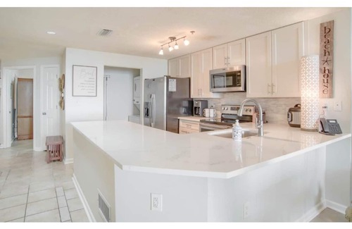 Alabama Gulf Coast Condo | ⭐️ Beachfront 🏖 Condo & Pool - Perfect Sunny ☀️ Oceanfront 🌊 Views!