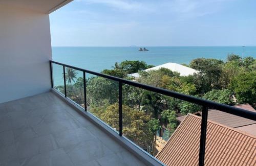 Mae Pim Apartment | Beachfront Escape Seaview Suites 5th & Top Floor- Mae Phim