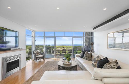 Magenta Shores House | Beachfront Haven Magenta