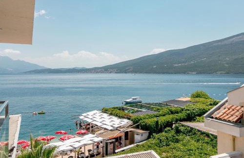 Denovici Apartment | Beachfront Haven