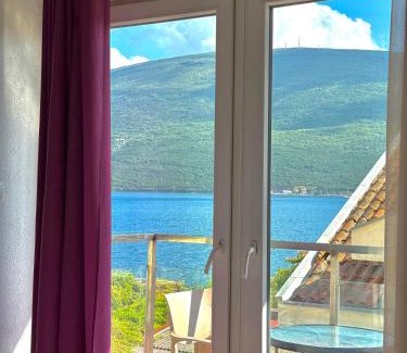 Denovici Apartment | Beachfront Haven