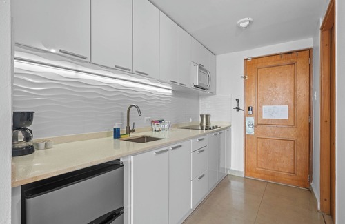 Puerta de Tierra Apartment | Beachfront | Historic San Juan | Atlantic Vistas